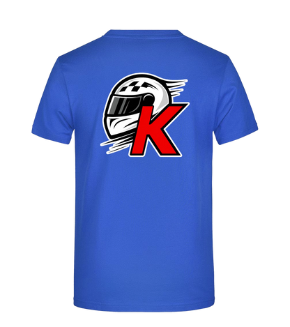 Rückseite eines blauen T-Shirts mit großem Motorsport-Design: weißer Rennhelm mit schwarzem Visier und rotem Buchstaben „K“. Dynamischer Print für Racing-Fans.