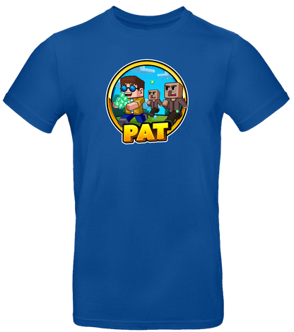 Blaues T-Shirt mit auffälligem Pat-Motiv im Comic-Stil. In der Illustration läuft Pat mit Diamanten in der Hand, begleitet von blockartigen Figuren. Unten prangt der gelbe Schriftzug „PAT“. Perfektes Fan-Merch für Gamer.
