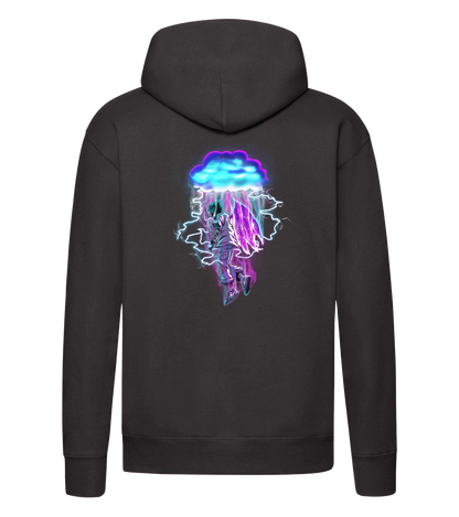 Schwarzer Hoodie mit großem Rückendruck von Sevel: Illustration eines schwebenden Charakters unter einer blauen Blitzwolke, umgeben von lilafarbenem Regen und Energieblitzen – stylisches Streetwear-Design für Fans urbaner Anime-Ästhetik.