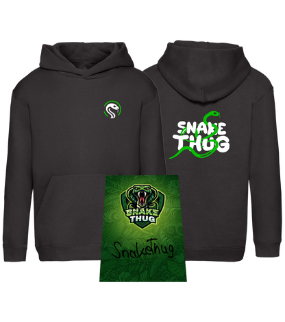 Schwarzes SnakeThug Hoodie-Set mit Front- und Rückendruck sowie handsignierter Autogrammkarte – das ideale Merch-Bundle für echte SnakeThug-Fans und Streetwear-Liebhaber.







