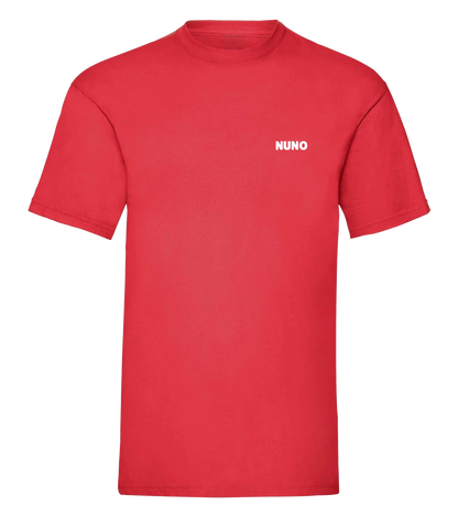 Rotes Nuno T-Shirt von vorne mit schlichtem Logo auf der Brust – modernes Basic für die Community.